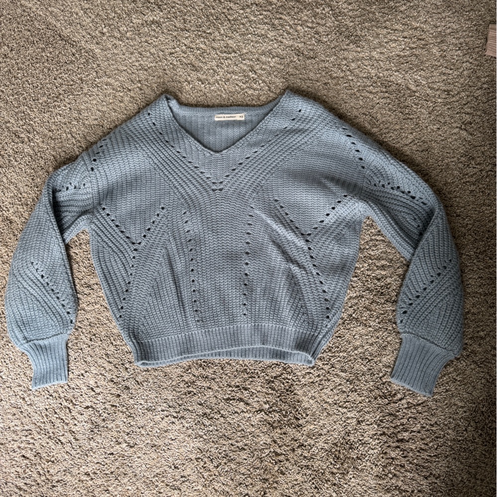 Moon & Madison Gray V-Neck Sweater